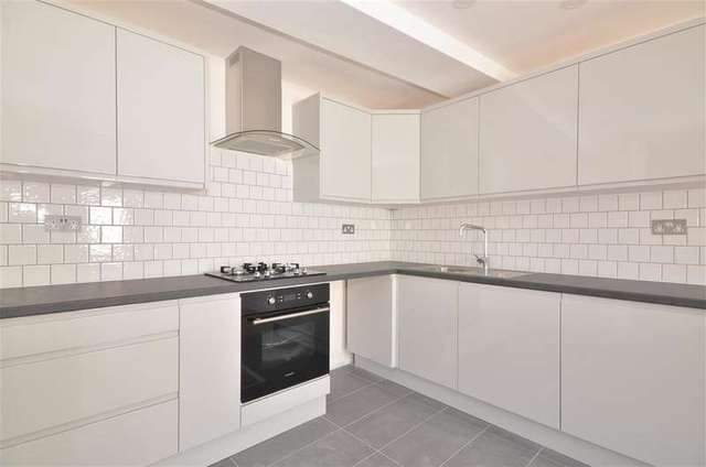  Image of 1 bedroom Flat for sale in London Road East Grinstead RH19 at East Grinstead West Sussex East Grinstead, RH19 1AG