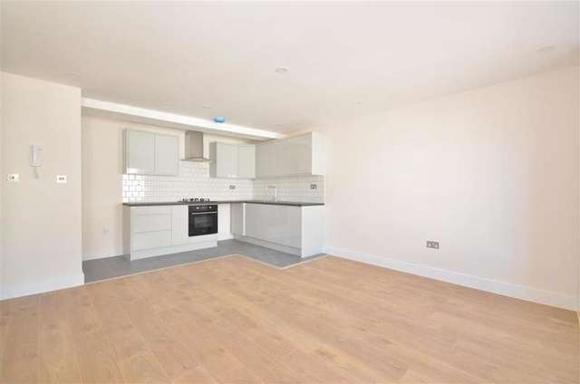 Image of 1 bedroom Flat for sale in London Road East Grinstead RH19 at East Grinstead West Sussex East Grinstead, RH19 1AG