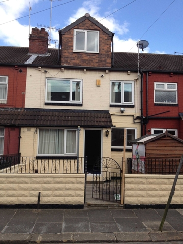  Image of 2 bedroom Terraced house to rent in Longroyd Place Leeds LS11 at Longroyd Place  Beeston, Leeds, Westyorkshire, LS11 5HE