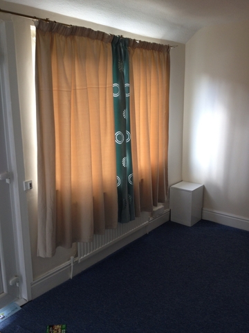  Image of 2 bedroom Terraced house to rent in Longroyd Place Leeds LS11 at Longroyd Place  Beeston, Leeds, Westyorkshire, LS11 5HE