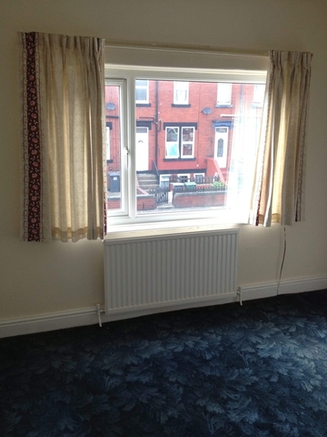  Image of 2 bedroom Terraced house to rent in Longroyd Place Leeds LS11 at Longroyd Place  Beeston, Leeds, Westyorkshire, LS11 5HE