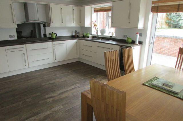  Image of 4 bedroom Detached house for sale in Lower Chestnut Drive Basingstoke RG21 at Lower Chestnut Drive  Basingstoke, RG21 8YN