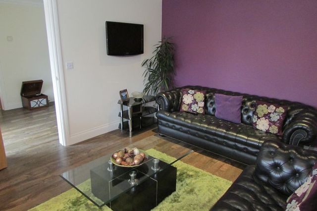 Image of 4 bedroom Detached house for sale in Lower Chestnut Drive Basingstoke RG21 at Lower Chestnut Drive  Basingstoke, RG21 8YN