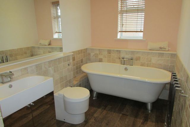  Image of 4 bedroom Detached house for sale in Lower Chestnut Drive Basingstoke RG21 at Lower Chestnut Drive  Basingstoke, RG21 8YN