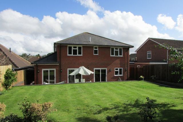  Image of 4 bedroom Detached house for sale in Lower Chestnut Drive Basingstoke RG21 at Lower Chestnut Drive  Basingstoke, RG21 8YN