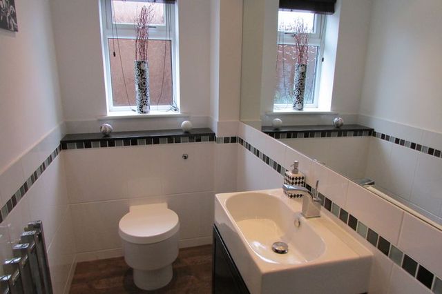  Image of 4 bedroom Detached house for sale in Lower Chestnut Drive Basingstoke RG21 at Lower Chestnut Drive  Basingstoke, RG21 8YN