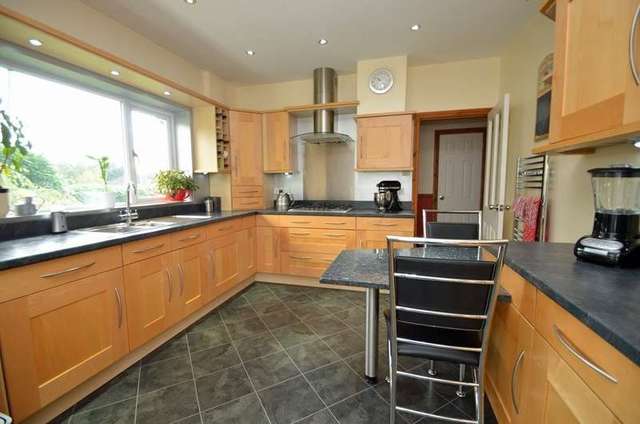  Image of 4 bedroom Detached house for sale in Lower Hillmorton Road Rugby CV21 at Lower Hillmorton Road  Rugby, CV21 4AB