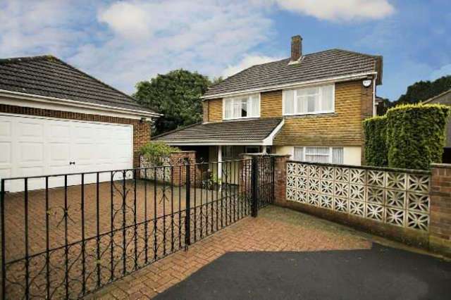  Image of 3 bedroom Detached house for sale in Mansfield Road Reading RG1 at Mansfield Road  Reading, RG1 6AL