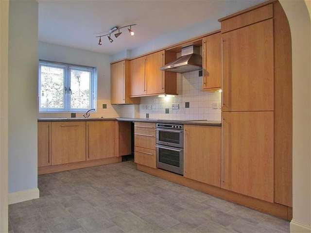  Image of 2 bedroom Apartment to rent in Marina Way Abingdon OX14 at Abingdon, OX14 5TN