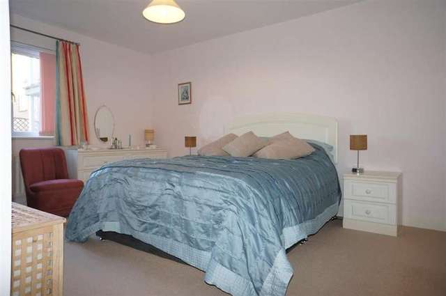  Image of 2 bedroom Apartment to rent in Marina Way Abingdon OX14 at Abingdon, OX14 5TN