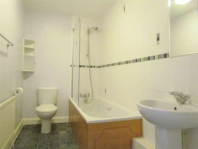  Image of 2 bedroom Apartment to rent in Marina Way Abingdon OX14 at Abingdon, OX14 5TN