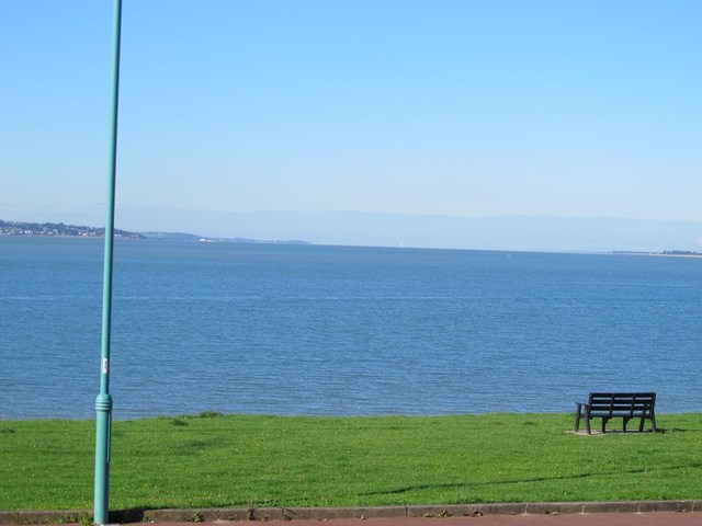  Image of 3 bedroom Flat for sale in Marine Parade West Lee-on-the-Solent PO13 at Marine Parade West  Lee-On-The-Solent, PO13 9NR
