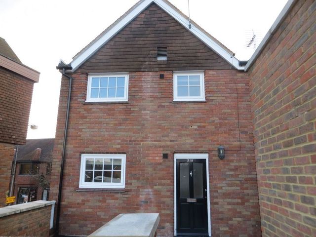  Image of 2 bedroom Flat to rent in Spittal Street Marlow SL7 at Spittal Street  Marlow, SL7 3HJ