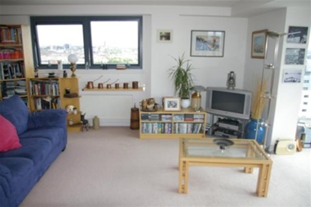  Image of 2 bedroom Flat to rent in Meadowside Quay Square Glasgow G11 at Glasgow Harbour Glasgow Glasgow, G11 6BS