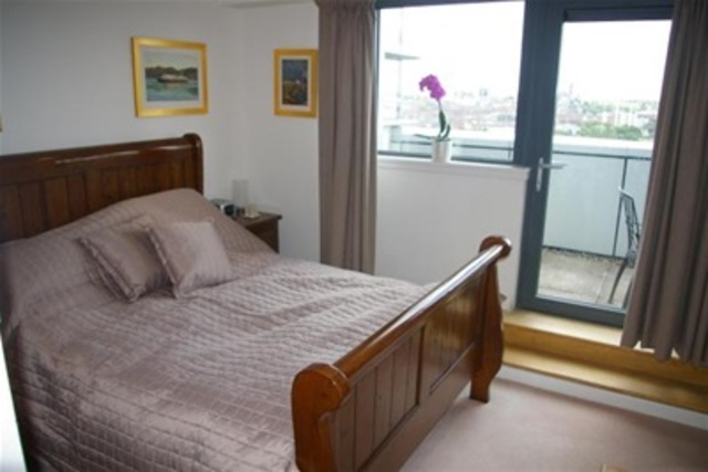  Image of 2 bedroom Flat to rent in Meadowside Quay Square Glasgow G11 at Glasgow Harbour Glasgow Glasgow, G11 6BS