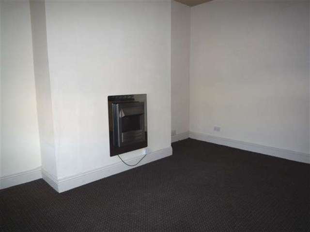  Image of 2 bedroom Terraced house to rent in Meltham Road Netherton Huddersfield HD4 at Milnsbridge, HD4 7EX