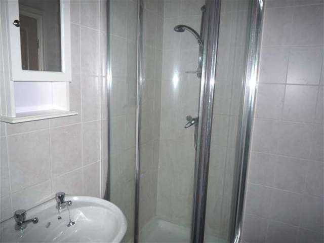  Image of 2 bedroom Terraced house to rent in Meltham Road Netherton Huddersfield HD4 at Milnsbridge, HD4 7EX