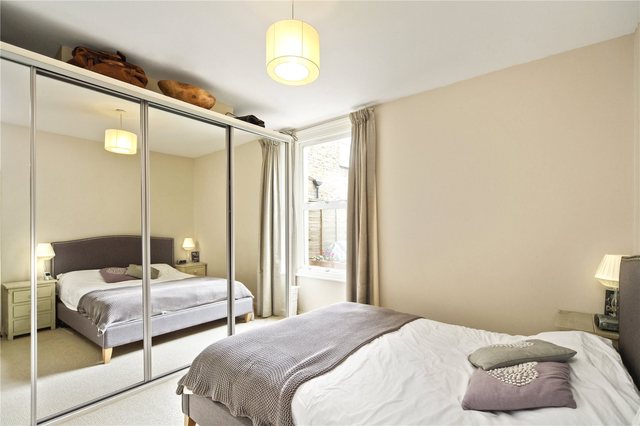  Image of 2 bedroom Maisonette for sale in Midmoor Road London SW12 at Midmoor Road  London, SW12 0EW