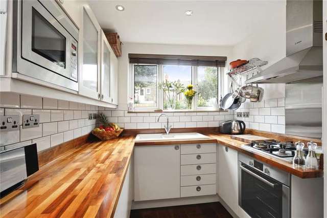  Image of 2 bedroom Maisonette for sale in Midmoor Road London SW12 at Midmoor Road  London, SW12 0EW