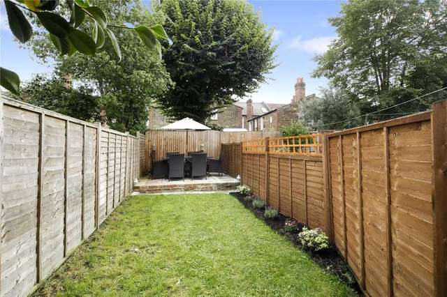  Image of 2 bedroom Maisonette for sale in Midmoor Road London SW12 at Midmoor Road  London, SW12 0EW