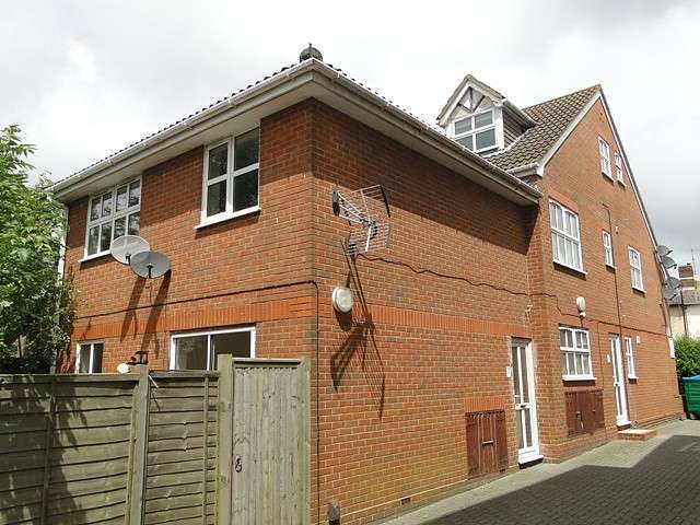  Image of 1 bedroom Flat to rent in Millbrook Road East Southampton SO15 at Freemantle  Southampton, SO15 1DN