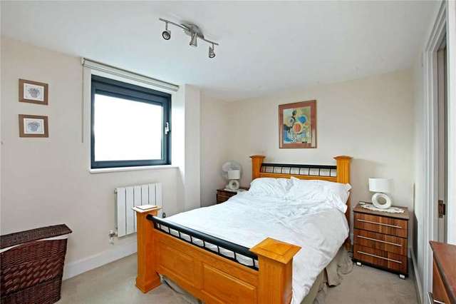  Image of 2 bedroom Flat for sale in Millharbour London E14 at London  South Quay, E14 9ND