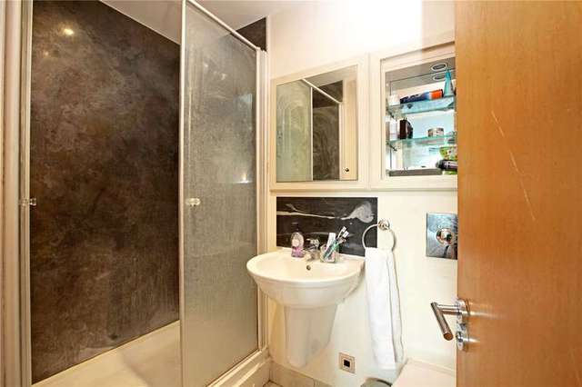  Image of 2 bedroom Flat for sale in Millharbour London E14 at London  South Quay, E14 9ND
