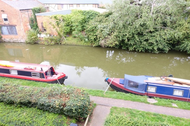  Image of 2 bedroom Apartment to rent in Millward Drive Bletchley Milton Keynes MK2 at 15 Millward Drive  Fenny Stratford, MK2 2BW
