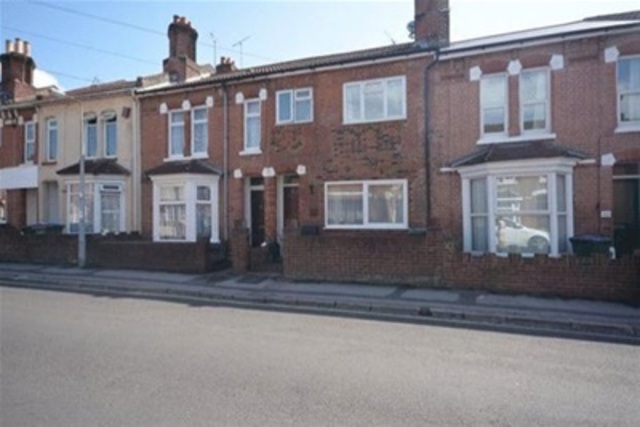  Image of 2 bedroom Flat to rent in Milton Road Southampton SO15 at Southampton, SO15 2HR