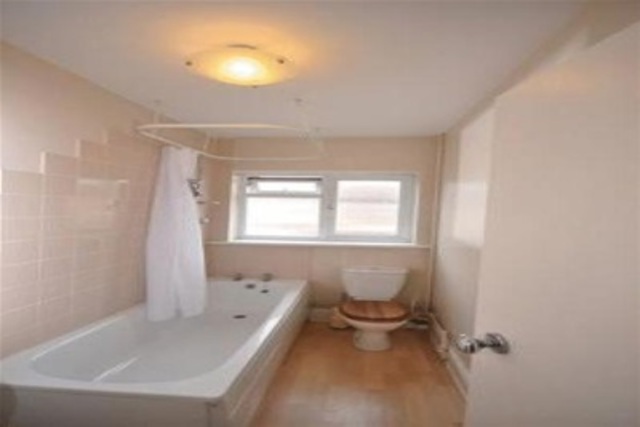  Image of 2 bedroom Flat to rent in Milton Road Southampton SO15 at Southampton, SO15 2HR
