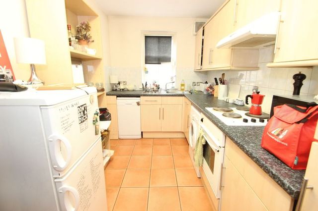  Image of 2 bedroom Flat to rent in Nazrul Street London E2 at Nazrul Street  London, E2 8GG