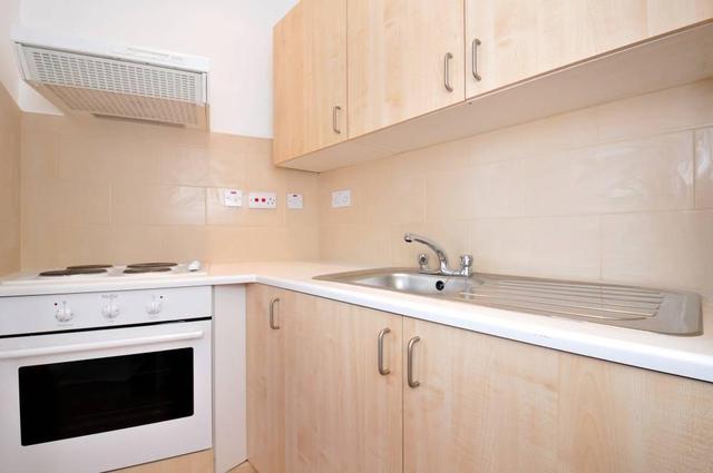  Image of 1 bedroom Flat to rent in New Kings Road London SW6 at New Kings Road  London, SW6 4SB