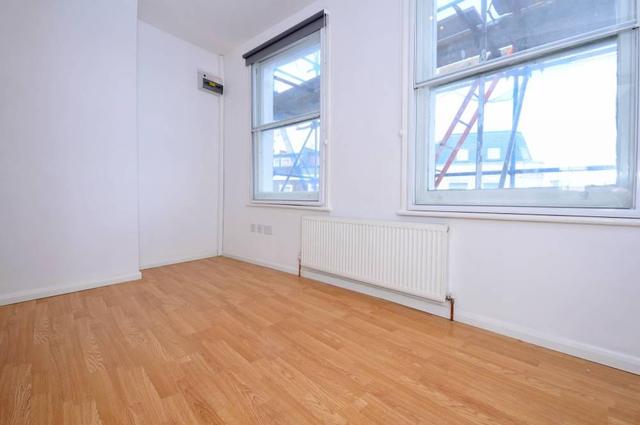  Image of 1 bedroom Flat to rent in New Kings Road London SW6 at New Kings Road  London, SW6 4SB