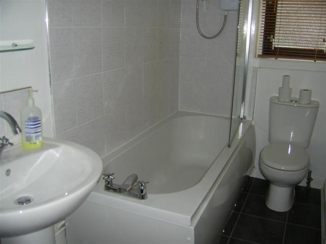  Image of 2 bedroom Flat to rent in Newlands Road Grangemouth FK3 at Grangemouth Falkirk Falkirk, FK3 8NX