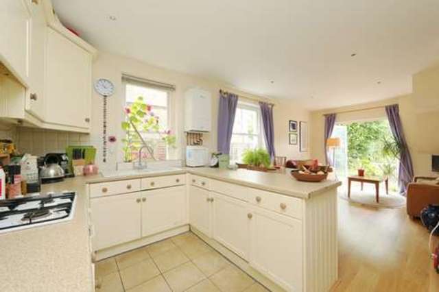  Image of 2 bedroom Flat to rent in Niton Street London SW6 at London, SW6 6NJ