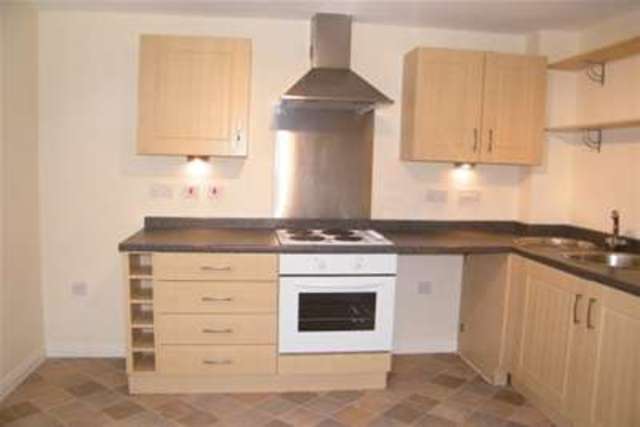  Image of 2 bedroom Flat to rent in Oakcliffe Road Wythenshawe Manchester M23 at Manchester, M23 1DA