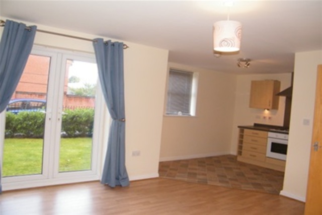  Image of 2 bedroom Flat to rent in Oakcliffe Road Wythenshawe Manchester M23 at Manchester, M23 1DA