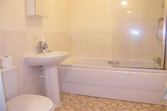  Image of 2 bedroom Flat to rent in Oakcliffe Road Wythenshawe Manchester M23 at Manchester, M23 1DA