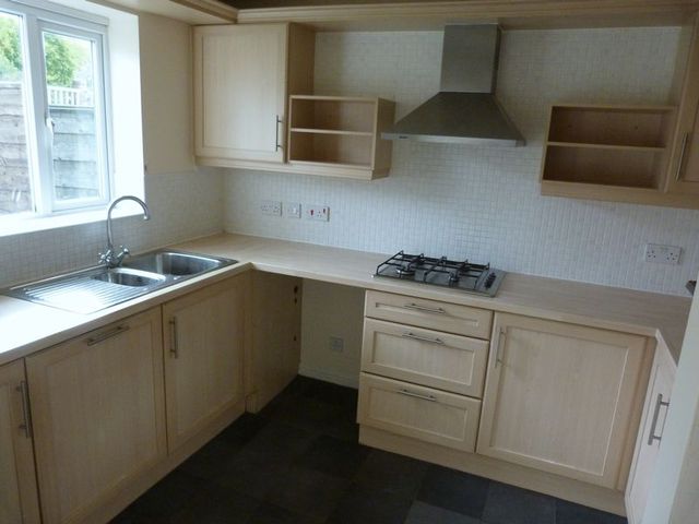  Image of 3 bedroom Detached house to rent in Oakley Drive Oldham OL1 at Oakley Drive  Oldham, OL1 4TR