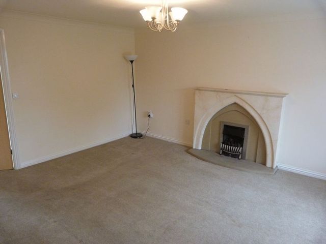  Image of 3 bedroom Detached house to rent in Oakley Drive Oldham OL1 at Oakley Drive  Oldham, OL1 4TR