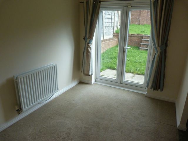  Image of 3 bedroom Detached house to rent in Oakley Drive Oldham OL1 at Oakley Drive  Oldham, OL1 4TR