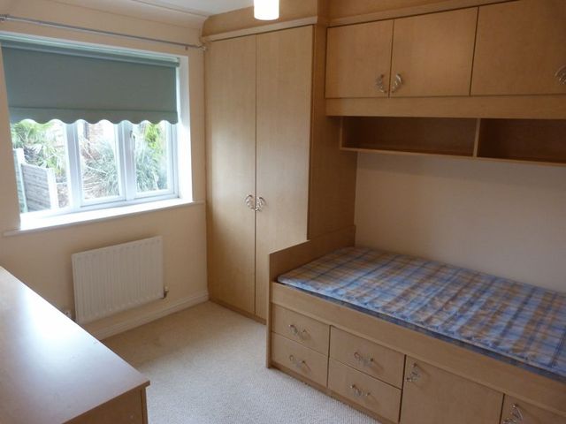  Image of 3 bedroom Detached house to rent in Oakley Drive Oldham OL1 at Oakley Drive  Oldham, OL1 4TR