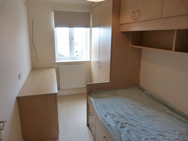  Image of 3 bedroom Detached house to rent in Oakley Drive Oldham OL1 at Oakley Drive  Oldham, OL1 4TR