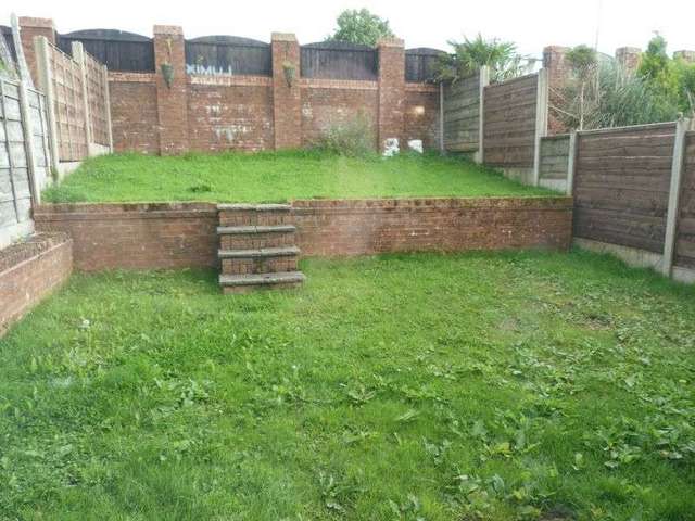  Image of 3 bedroom Detached house to rent in Oakley Drive Oldham OL1 at Oakley Drive  Oldham, OL1 4TR