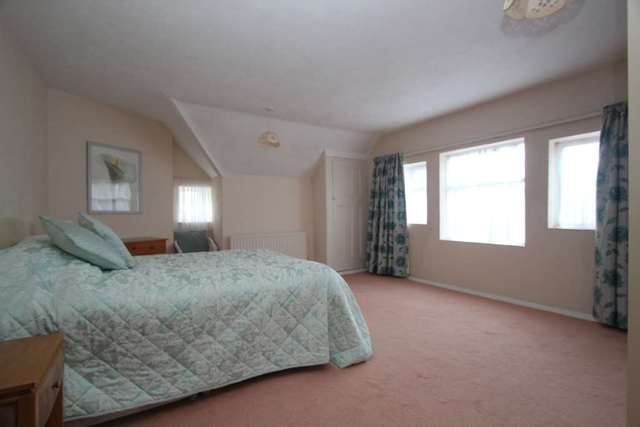  Image of 4 bedroom Detached house for sale in Offington Lane Worthing BN14 at Offington Lane  Worthing, BN14 9RP