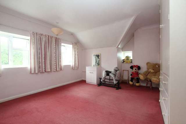  Image of 4 bedroom Detached house for sale in Offington Lane Worthing BN14 at Offington Lane  Worthing, BN14 9RP