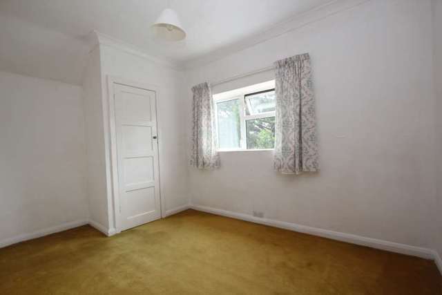  Image of 4 bedroom Detached house for sale in Offington Lane Worthing BN14 at Offington Lane  Worthing, BN14 9RP