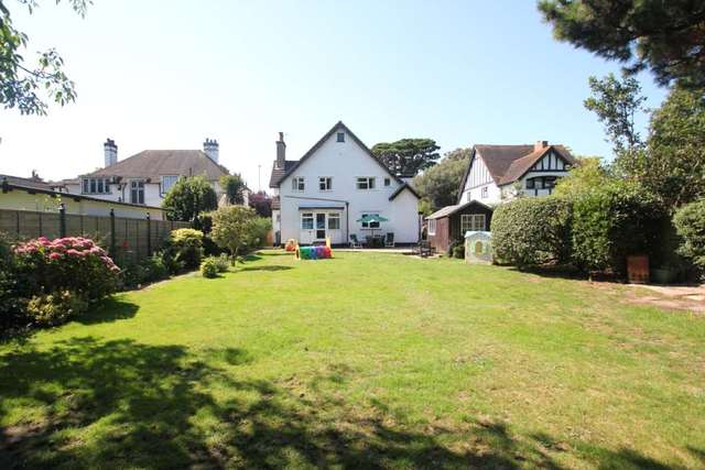  Image of 4 bedroom Detached house for sale in Offington Lane Worthing BN14 at Offington Lane  Worthing, BN14 9RP