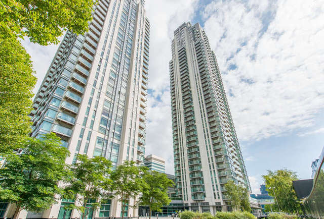  Image of Flat to rent in Pan Peninsula Square London E14 at Canary Wharf, E14 9HG