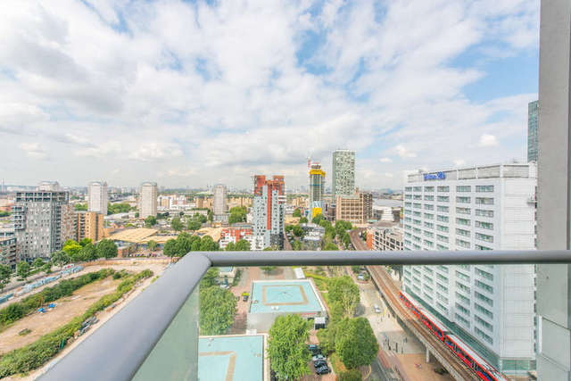  Image of Flat to rent in Pan Peninsula Square London E14 at Canary Wharf, E14 9HG
